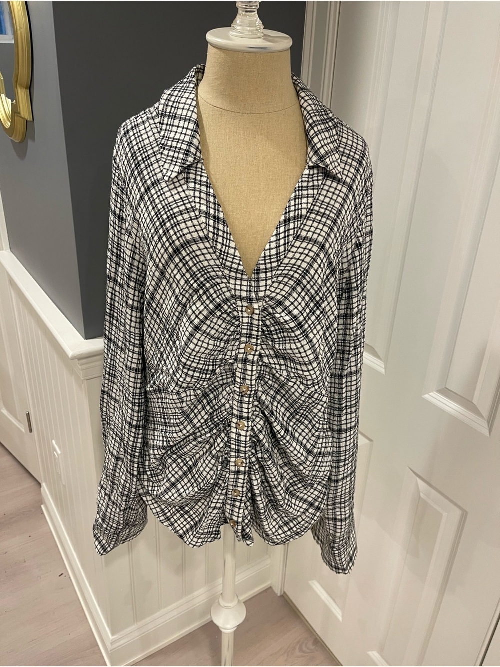 Pilcro Plaid Ruched Button-Front Women's Top - Black & White - Picture 8 of 11